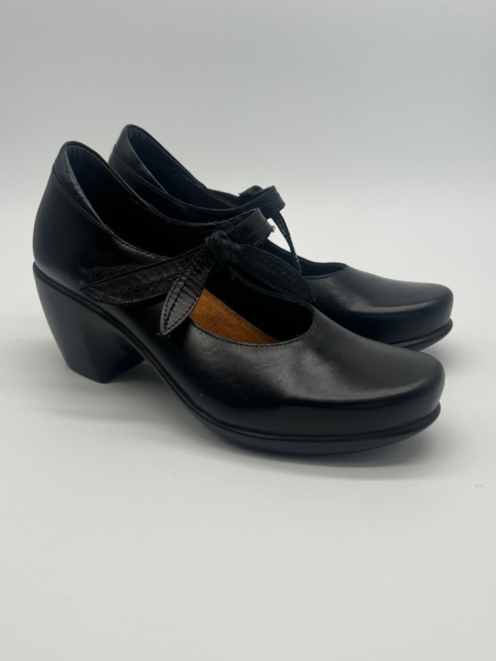 Naot Shoes Womens Size 37 or 7 Mary Jane Strap Low Heel Comfort Walking EUC